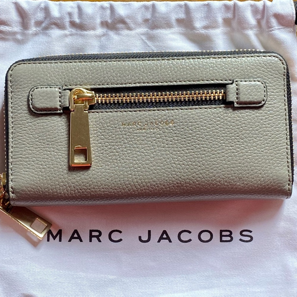 NWT Marc Jacobs Stone Grey Leather Wallet Full Gold Zipper
